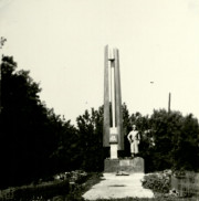 pamyatnik_geroyam_velikoy_otechestvennoy_voyny_v_s._orehov_log_krasnozerskogo_rayona._1985_god_0.jpg