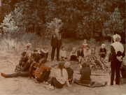 uchastnik_velikoy_otechestvennoy_voyny_invalid_2_y_gruppy_nikitin_andrey_fomich_vystupaet_pered_pionerami._r.p._krasnozerskoe_1989_god_0.jpg