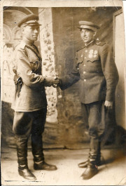 moment_vstrechi_dvuh_rodnyh_bratev_kasyanov_ivan_yahnovskiy_yakov_zhiteli_s_novoselya_0.jpg